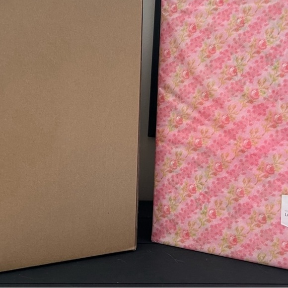 New in box LoveShackFancy Stanley in blooming heirloom 40oz - Picture 2 of 3